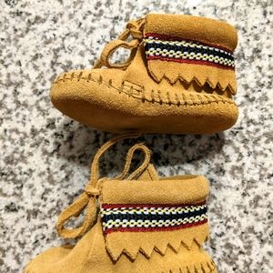 NWOT Baby Minnetonka Moccasins